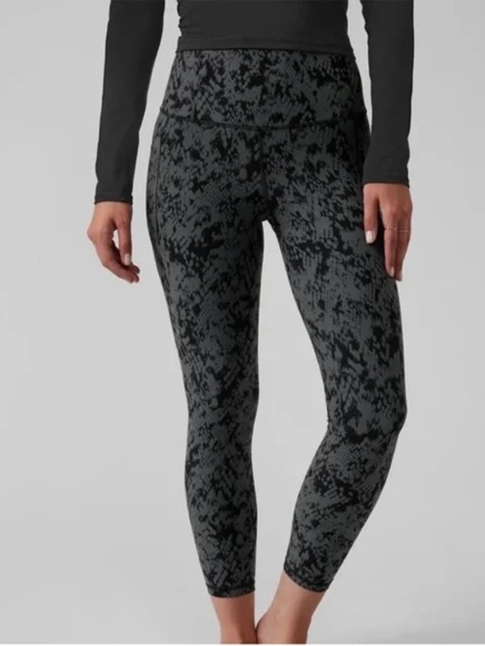 Athleta Salutation Stash Pocket II 7/8 Tight Snake serpent Print Legging - Small